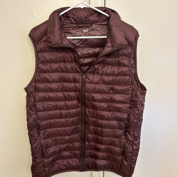 Uniqlo Lightweight Puffer Vest Maroon Unisex XL Zip Front Packable Travel Layer - Picture 1 of 6
